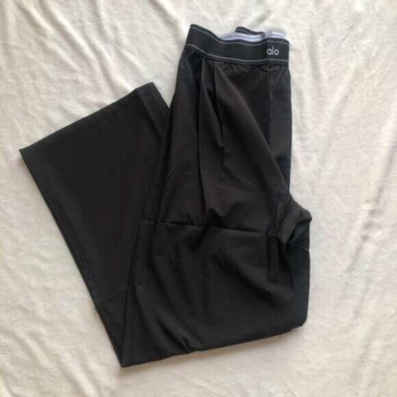 New ALO Yoga Women's Black Slim Fit Pants (Regular Size S) - Picture 2 of 5
